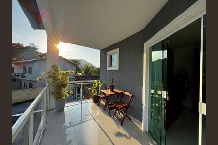 Casa de condomínio à venda com 220m², 4 quartos e 1 vagaSuíte 2 - Varanda