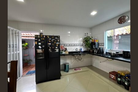 Casa de condomínio à venda com 220m², 4 quartos e 1 vagaCozinha