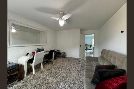 Casa de condomínio à venda com 220m², 4 quartos e 1 vagaQuarto