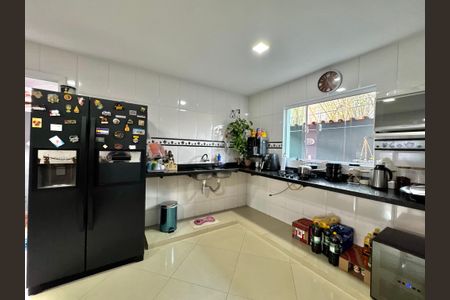 Casa de condomínio à venda com 220m², 4 quartos e 1 vagaCozinha