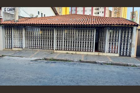 Casa à venda com 200m², 3 quartos e 1 vaga Casa à venda com 200m², 3 quartos e 1 vagaFachada