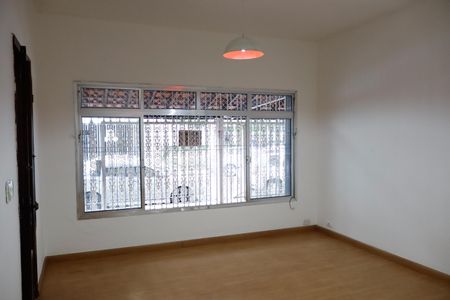 Casa à venda com 200m², 3 quartos e 1 vaga Casa à venda com 200m², 3 quartos e 1 vagaSala