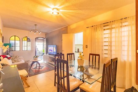 Casa para alugar com 300m², 3 quartos e 2 vagas Casa para alugar com 300m², 3 quartos e 2 vagasSala