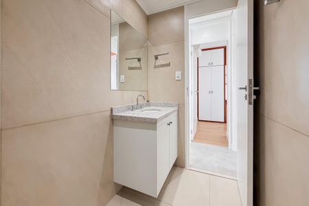 Banheiro social de apartamento para alugar com 3 quartos, 77m² em Vila Mariana, São Paulo