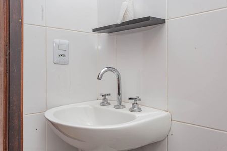 Casa para alugar com 75m², 3 quartos e 2 vagasBanheiro