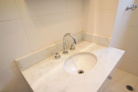Apartamento para alugar com 54m², 2 quartos e sem vagaBanheiro da Suíte 2