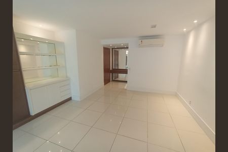Sala de apartamento para alugar com 3 quartos, 133m² em Barra da Tijuca, Rio de Janeiro