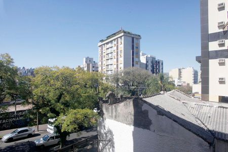 Vista da Sala  de apartamento para alugar com 2 quartos, 78m² em Independência, Porto Alegre