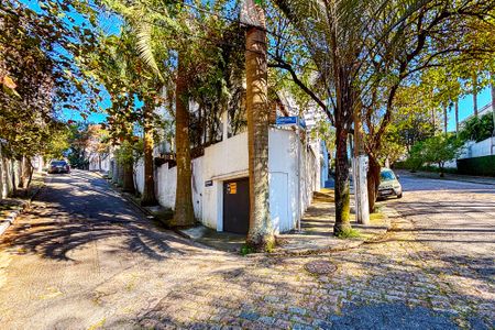 Fachada da casa de casa para alugar com 4 quartos, 220m² em Sumaré, São Paulo