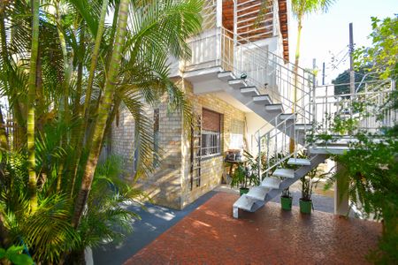 quintal e acesso ao piso superior de casa para alugar com 4 quartos, 220m² em Sumaré, São Paulo