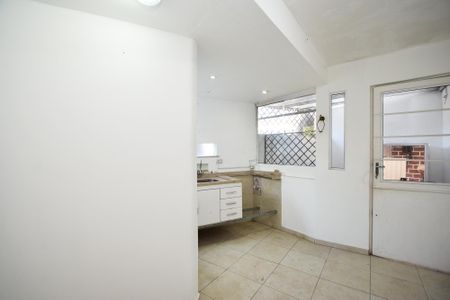 Cozinha de casa para alugar com 4 quartos, 220m² em Sumaré, São Paulo