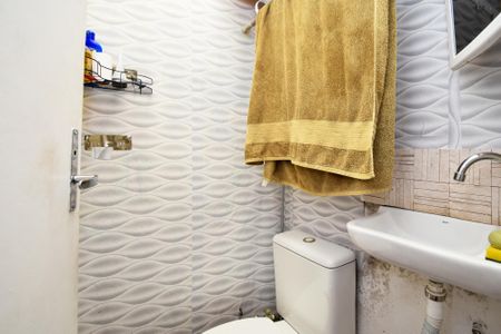 Banheiro  de serviço de casa para alugar com 4 quartos, 220m² em Sumaré, São Paulo