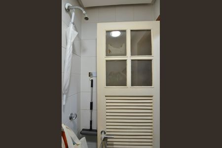 Apartamento à venda com 115m², 3 quartos e 2 vagas Apartamento à venda com 115m², 3 quartos e 2 vagasBanheiro de Serviço