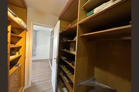 Apartamento para alugar com 264m², 4 quartos e 3 vagasCloset da suíte 1