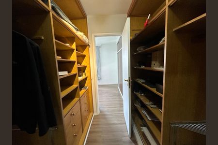 Apartamento para alugar com 264m², 4 quartos e 3 vagasCloset da suíte 1