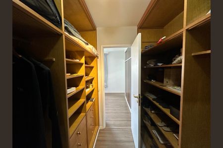 Apartamento para alugar com 264m², 4 quartos e 3 vagasCloset da suíte 1