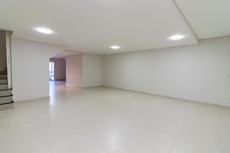 Casa para alugar com 300m², 3 quartos e 5 vagas Casa para alugar com 300m², 3 quartos e 5 vagasGaragem