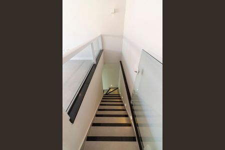 Casa para alugar com 300m², 3 quartos e 5 vagas Casa para alugar com 300m², 3 quartos e 5 vagasEscada