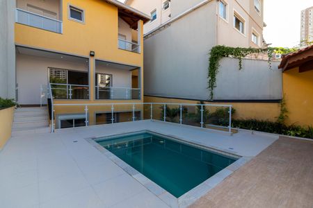Casa para alugar com 300m², 3 quartos e 5 vagas Casa para alugar com 300m², 3 quartos e 5 vagasÁrea comum - Piscina
