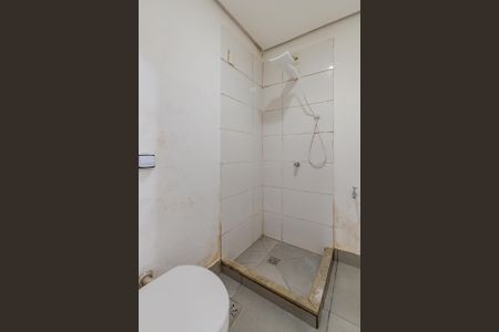 Banheiro de kitnet/studio para alugar com 1 quarto, 36m² em Farroupilha, Porto Alegre