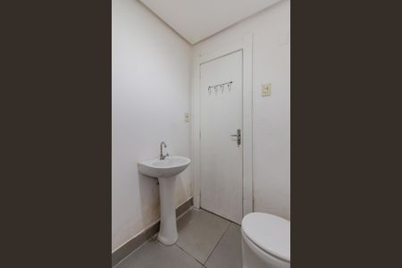 Banheiro de kitnet/studio para alugar com 1 quarto, 36m² em Farroupilha, Porto Alegre