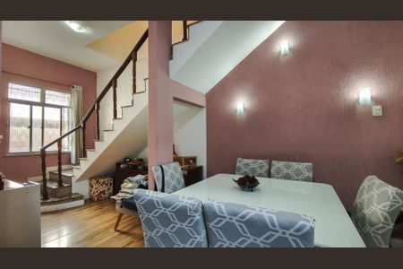 Casa à venda com 219m², 4 quartos e sem vagaSala