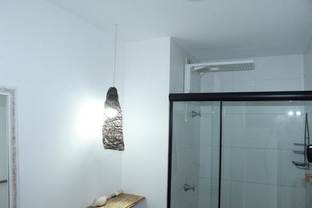 Banheiro social de kitnet/studio para alugar com 1 quarto, 27m² em Centro, São Paulo