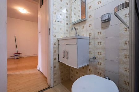 Banheiro de apartamento à venda com 1 quarto, 50m² em Alto de Pinheiros, São Paulo
