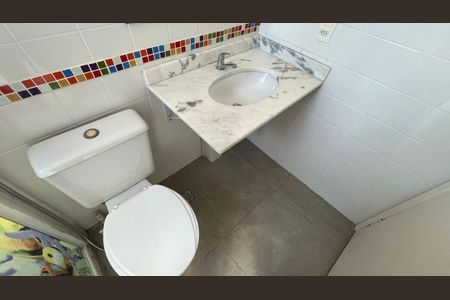 Casa de condomínio à venda com 100m², 3 quartos e 2 vagas Casa de condomínio à venda com 100m², 3 quartos e 2 vagasBanheiro