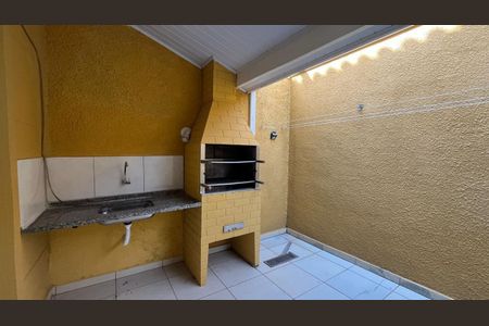 Casa de condomínio à venda com 100m², 3 quartos e 2 vagas Casa de condomínio à venda com 100m², 3 quartos e 2 vagasÁrea Externa
