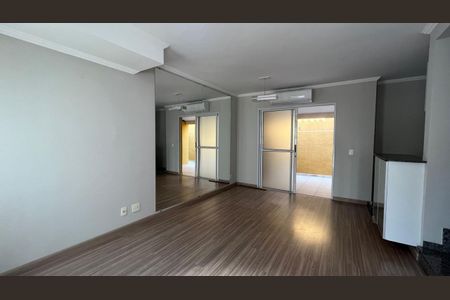 Casa de condomínio à venda com 100m², 3 quartos e 2 vagas Casa de condomínio à venda com 100m², 3 quartos e 2 vagasSala