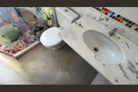 Casa de condomínio à venda com 100m², 3 quartos e 2 vagas Casa de condomínio à venda com 100m², 3 quartos e 2 vagasBanheiro