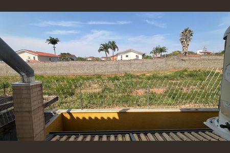 Casa de condomínio à venda com 100m², 3 quartos e 2 vagas Casa de condomínio à venda com 100m², 3 quartos e 2 vagasÁrea Externa Vista