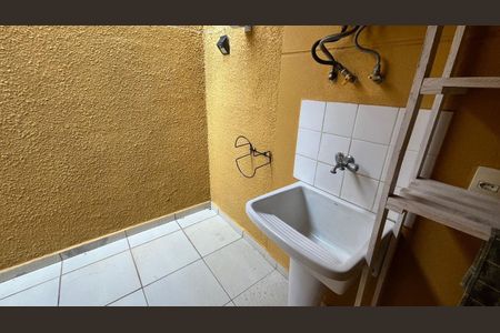 Casa de condomínio à venda com 100m², 3 quartos e 2 vagas Casa de condomínio à venda com 100m², 3 quartos e 2 vagasLavanderia