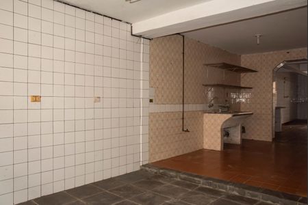 Casa para alugar com 400m², 3 quartos e 3 vagasCozinha externa (Piso inferior)