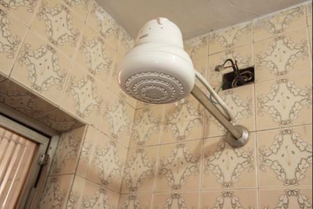 Casa para alugar com 400m², 3 quartos e 3 vagasBanheiro externo (Piso inferior)