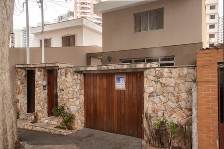 Casa para alugar com 400m², 3 quartos e 3 vagasFachada + Placa
