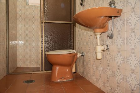 Casa para alugar com 400m², 3 quartos e 3 vagasBanheiro externo (Piso inferior)