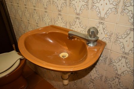 Casa para alugar com 400m², 3 quartos e 3 vagasBanheiro externo (Piso inferior)