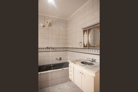 Casa para alugar com 400m², 3 quartos e 3 vagasBanheiro da Suíte