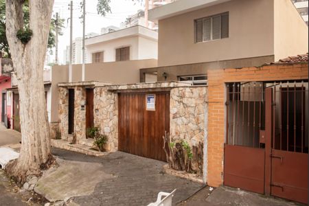 Casa para alugar com 400m², 3 quartos e 3 vagasFachada + Placa