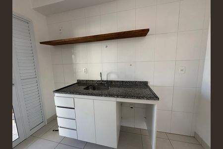 Cozinha de apartamento para alugar com 2 quartos, 62m² em Alphaville Empresarial, Barueri