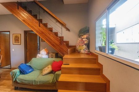 Casa à venda com 400m², 4 quartos e 3 vagasEscada 