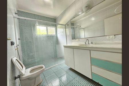 Casa à venda com 480m², 4 quartos e 8 vagasBanheiro da Suíte 1