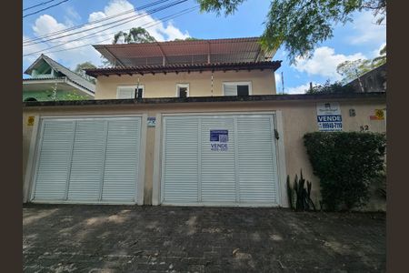 Casa à venda com 480m², 4 quartos e 8 vagasFachada 