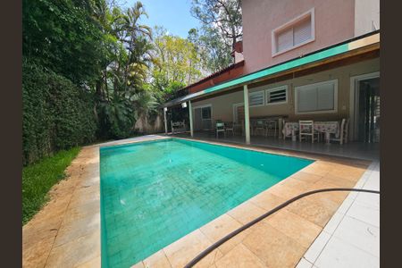 Casa à venda com 480m², 4 quartos e 8 vagasPiscina