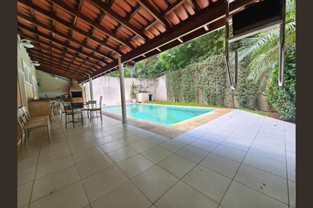 Casa à venda com 480m², 4 quartos e 8 vagasPiscina
