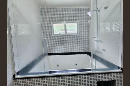 Casa à venda com 480m², 4 quartos e 8 vagasBanheiro da Suíte 2