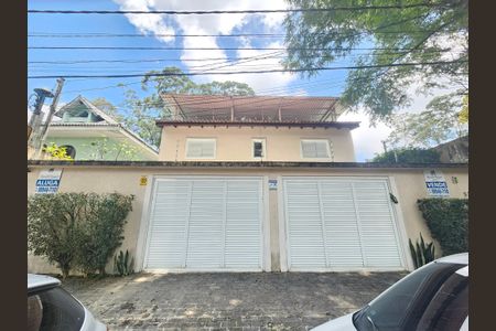 Casa à venda com 480m², 4 quartos e 8 vagasFachada 