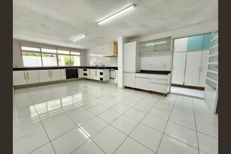 Casa à venda com 480m², 4 quartos e 8 vagasCozinha